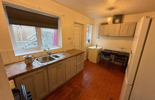 Beeston Hotel | Near Hylands hotel family room for 3