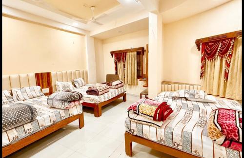 Ujjain Hotel | Near Mahakal Temple Hotel P - LANDMARK ! Ujjain,Near Railway station ,Fully Air conditioned Rooms And Spacious, with Wi-Fi , BEST HOTEL IN UJJAIN