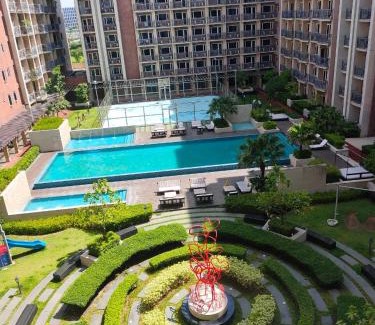 Paranaque House | Near Moa Facing pool view WP1603 Monarch Parksuites