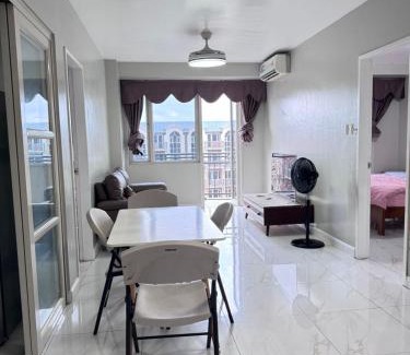 Paranaque House | Near Moa Facing pool view WP1603 Monarch Parksuites