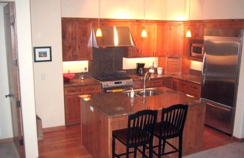 Ketchum Condo | Near River Run, heated parking, walk to Ketchum. Living space on one level.