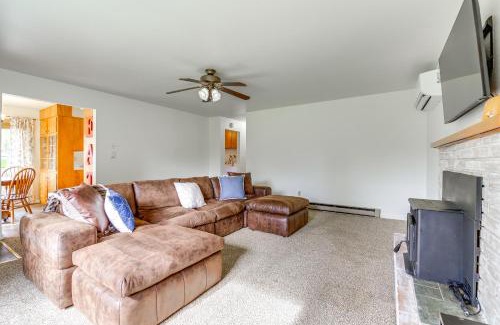 Carnation House | Near Snoqualmie River Pet-Friendly Gem, Fire Pit