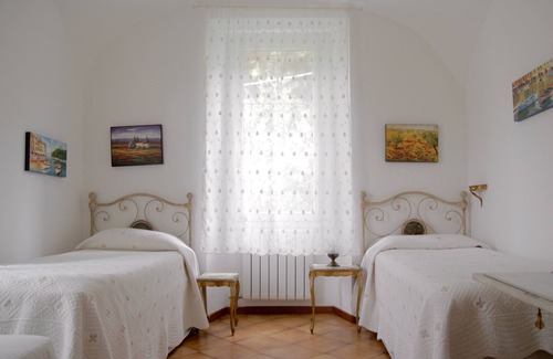 Maccagno Villa | near the lake, in a villa with a spacious garden apartment with 3 rooms 90 sqm