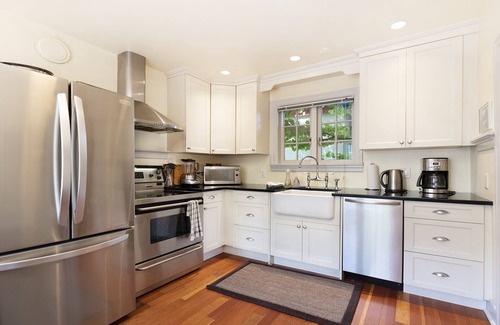 James Bay Cottage | Near the Ocean/Self Check-in/Out/Wifi/High Cleaning Standards