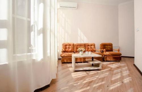 mtatsminda Apartment | Near the opera