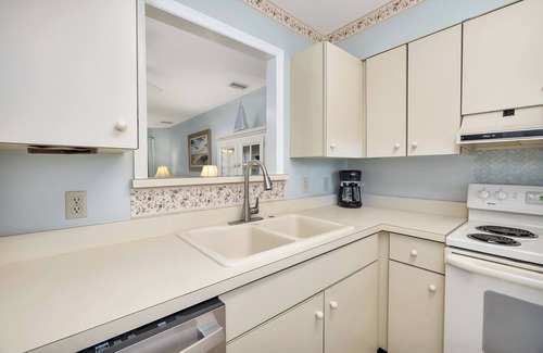 Saint Simons Heights Condo | Near the Village, Convenient to Shops, Restaurants, and the Beach