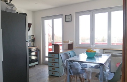 Dax Apartment | Near train station and spa, F3 apartment with view of the old town of DAX