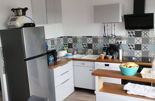 Dax Apartment | Near train station and spa, F3 apartment with view of the old town of DAX