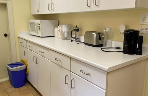 Dunbar House | Near UBC, downtown, airport, beach & only blocks from forested park & transit.