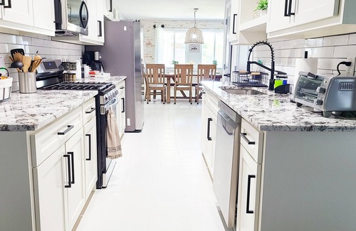 Dallas House | Near White Rock Lake and Arboretum, Relax and Clean 5 Bedrooms
