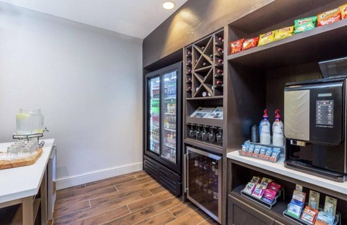 San Leandro House | Near Zoo, Arena, and OAK Airport !