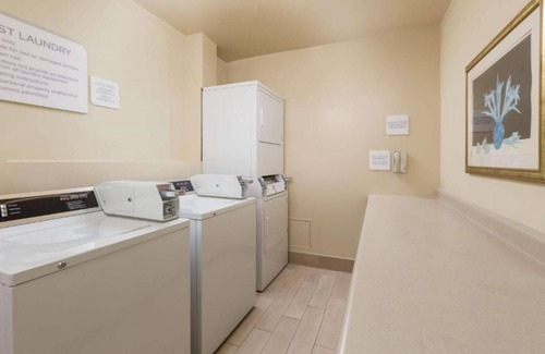 San Leandro House | Near Zoo, Arena, and OAK Airport !