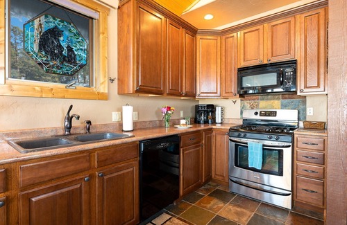 Pagosa Springs Apartment | Neaux Better Place: Charming Mountain Apartment, Deck w/Views, Gas Stove, 5 Mins to Downtown Pagosa