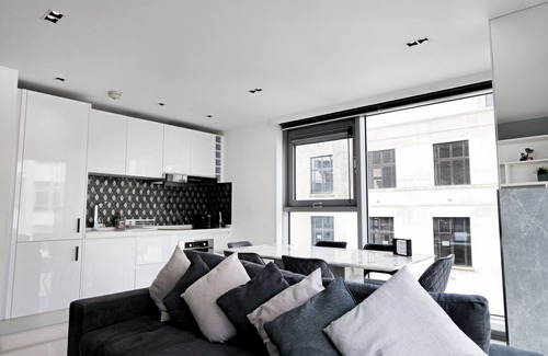 Birmingham City Centre Apartment | Nebula - Luxury Ultra Modern 2 Bed Apartment