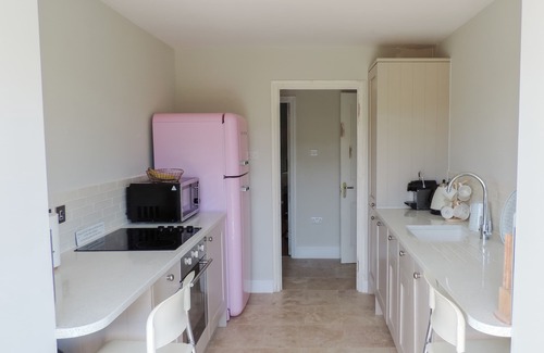 Totland Bay Cottage | NEEDLES COTTAGE, family friendly, with open fire in Totland