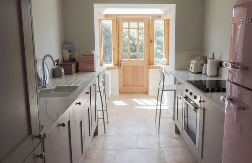 Totland Bay Cottage | NEEDLES COTTAGE, family friendly, with open fire in Totland