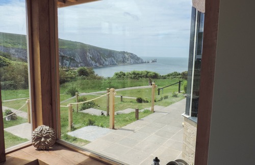 Totland Bay Cottage | NEEDLES COTTAGE, family friendly, with open fire in Totland