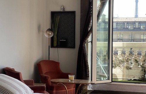 Faubourg-du-Roule Apartment | Nefertiti Champs-élysées