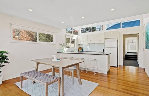 Hobart Central Business District Cottage | Neilsen Cottage Serene River Views near Hobart CBD