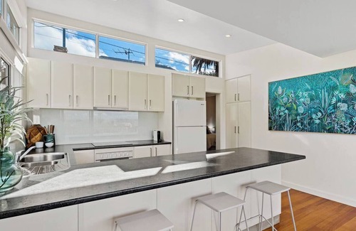 Hobart Central Business District Cottage | Neilsen Cottage Serene River Views near Hobart CBD