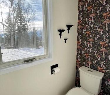 Golden House | Nell's Mountain Lodge - Arcade Hottub Fire Pit 5 Acres
