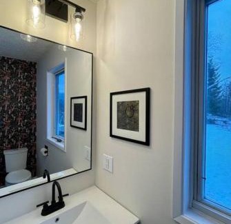 Golden House | Nell's Mountain Lodge - Arcade Hottub Fire Pit 5 Acres