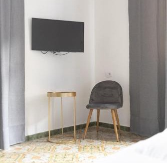 Naples Apartment | Nella's Carlo III Apartment