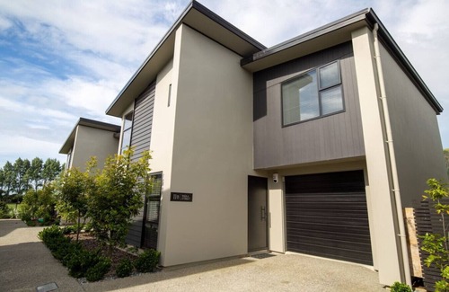 Nelson House | Nelson Central Town House