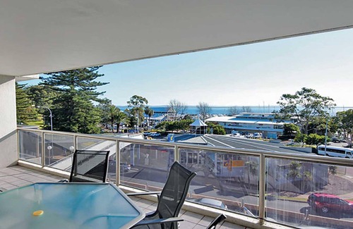 Nelson Bay Apartment | Nelson Towers, 9,71a Victoria Parade - unit in the heart of Nelson Bay with water views, air conditioning and Wi-Fi
