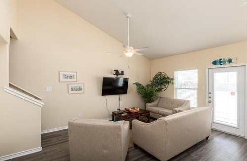 Corpus Christi Villa | Nemo Cay Resort D150K Poolside by Padre Escapes