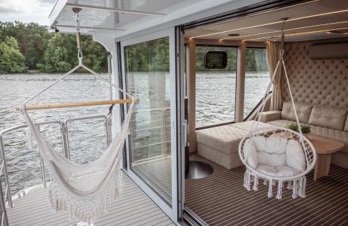Schoeneweide Boat Rental | Nena Hausboot