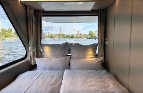 Schoeneweide Boat Rental | Nena Hausboot