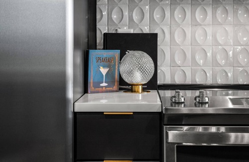 Nashville Apartment | Neo- Luxe Nashville Speakeasy that sleeps 6!