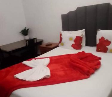 Goodwood Bed & Breakfast | Neo & Ruks excellent Rooms