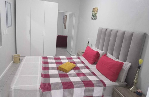 Salt River Bed & Breakfast | Neo & Ruks Guest House Salt River