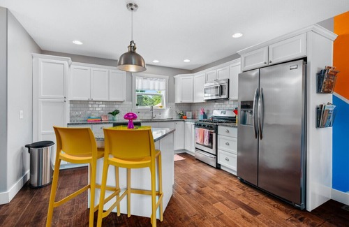 Traverse City House | Neon Nest 3BR Townhome Near Downtown Beach Wineries