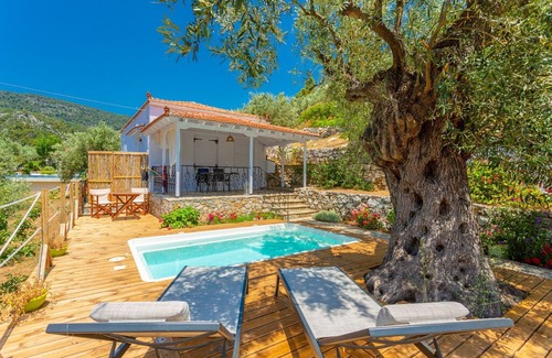Votsi Villa | Neptune: Private Pool, Walk to Beach, A/C, WiFi