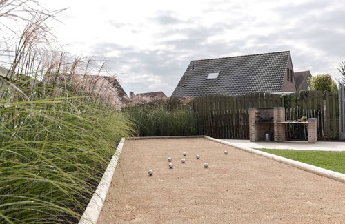 Westende House | NEST 25 - Beautiful Villa with Garden and Jacuzzi near the beach