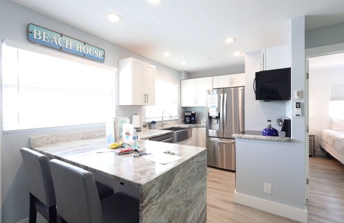 Siesta Key Cottage | Nest Cottage Across street from beach and Heated Pool