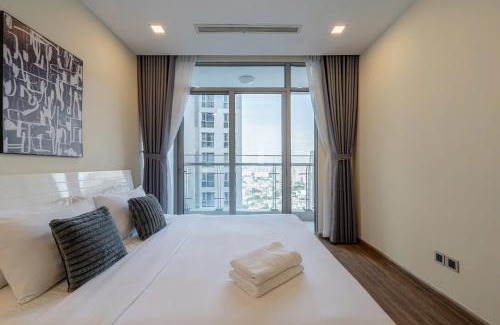 Hang Xanh Apartment | Nest365 - Vinhomes Central Park - Next to Landmark81