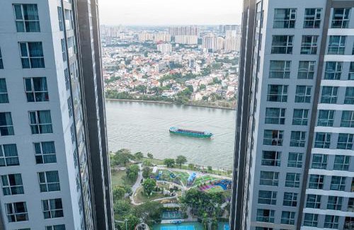Hang Xanh Apartment | Nest365 - Vinhomes Central Park - Next to Landmark81