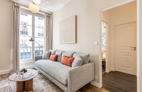 Vivienne Apartment | Nestled along the picturesque banks of La Seine
