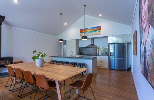 Wilyabrup House | Nestled amongst the leafy trees, Gum Nuts a very Australian styled simple but sophisticated property