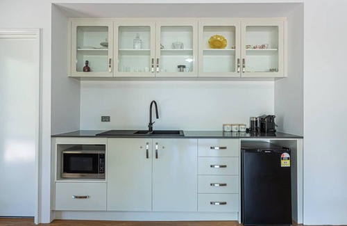 Wilyabrup House | Nestled amongst the leafy trees, Gum Nuts a very Australian styled simple but sophisticated property