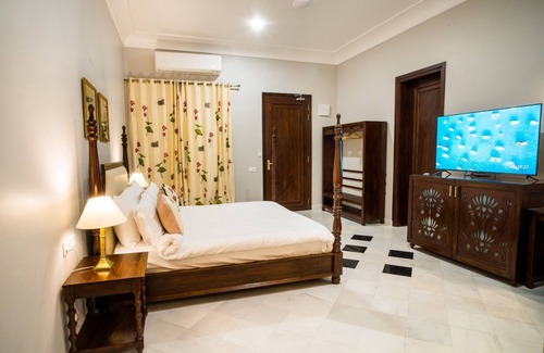 Shavri Colony Bed & Breakfast | Nestled in outskirts 20 minutes of drive from City palace.