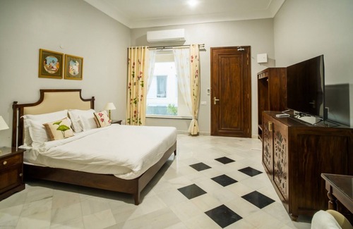Shavri Colony Bed & Breakfast | Nestled in outskirts 20 minutes of drive from City palace.