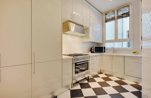 Sorbonne Apartment | NESTLED IN THE HISTORIC LATIN QUARTER,JUST STEPS FROM THE SEINE RIVER&NOTRE-DAME
