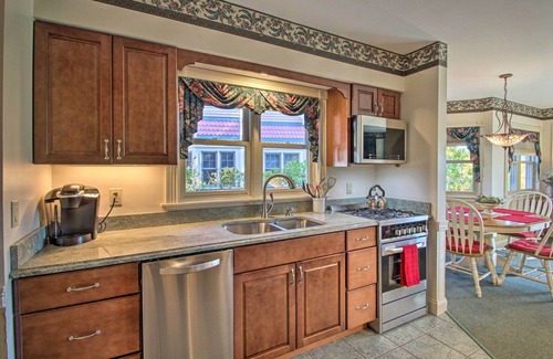 Jackson House | Nestlenook Victorian Condo ~6 Mi to Attitash!