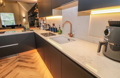 Buxton Cottage | NETHERDALE PENTHOUSE, family friendly in Buxton
