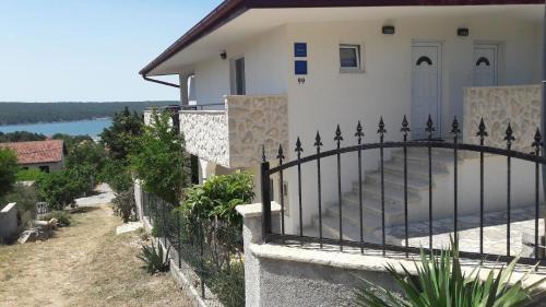 Gornji Karin Apartment | Neu Erbautes Apartment Mit Großem Balkon